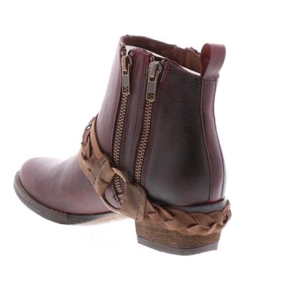 VERY VOLATILE Booties - NEW WITH TAGS - Size 7.5 - Picture 3 of 3